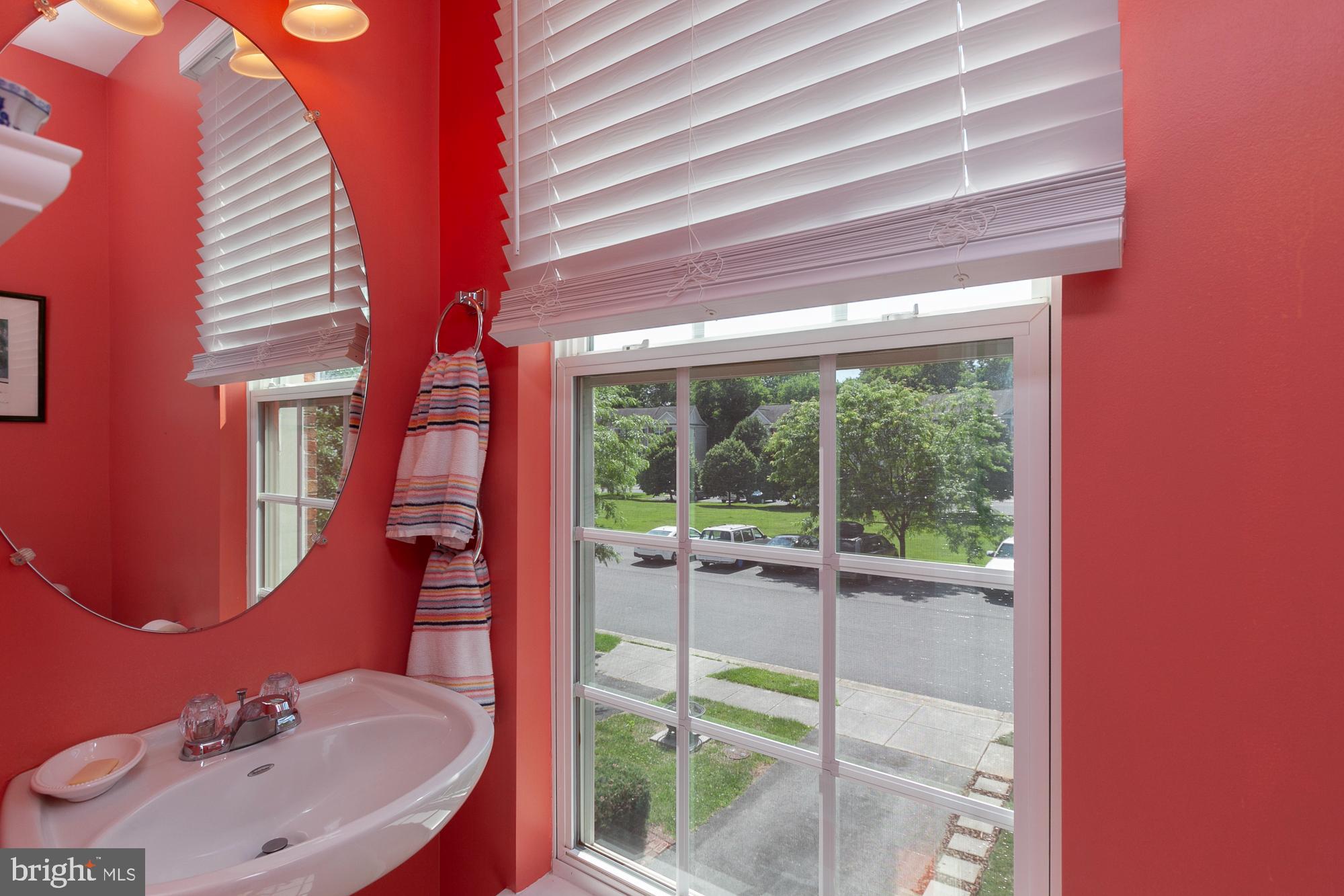 COLONIAL HILLS - Residential