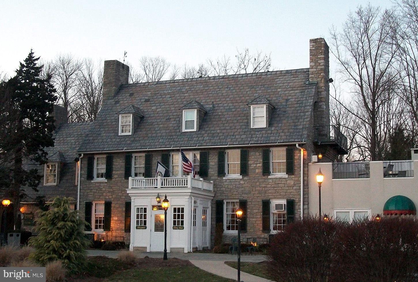 COLONIAL HILLS - Residential