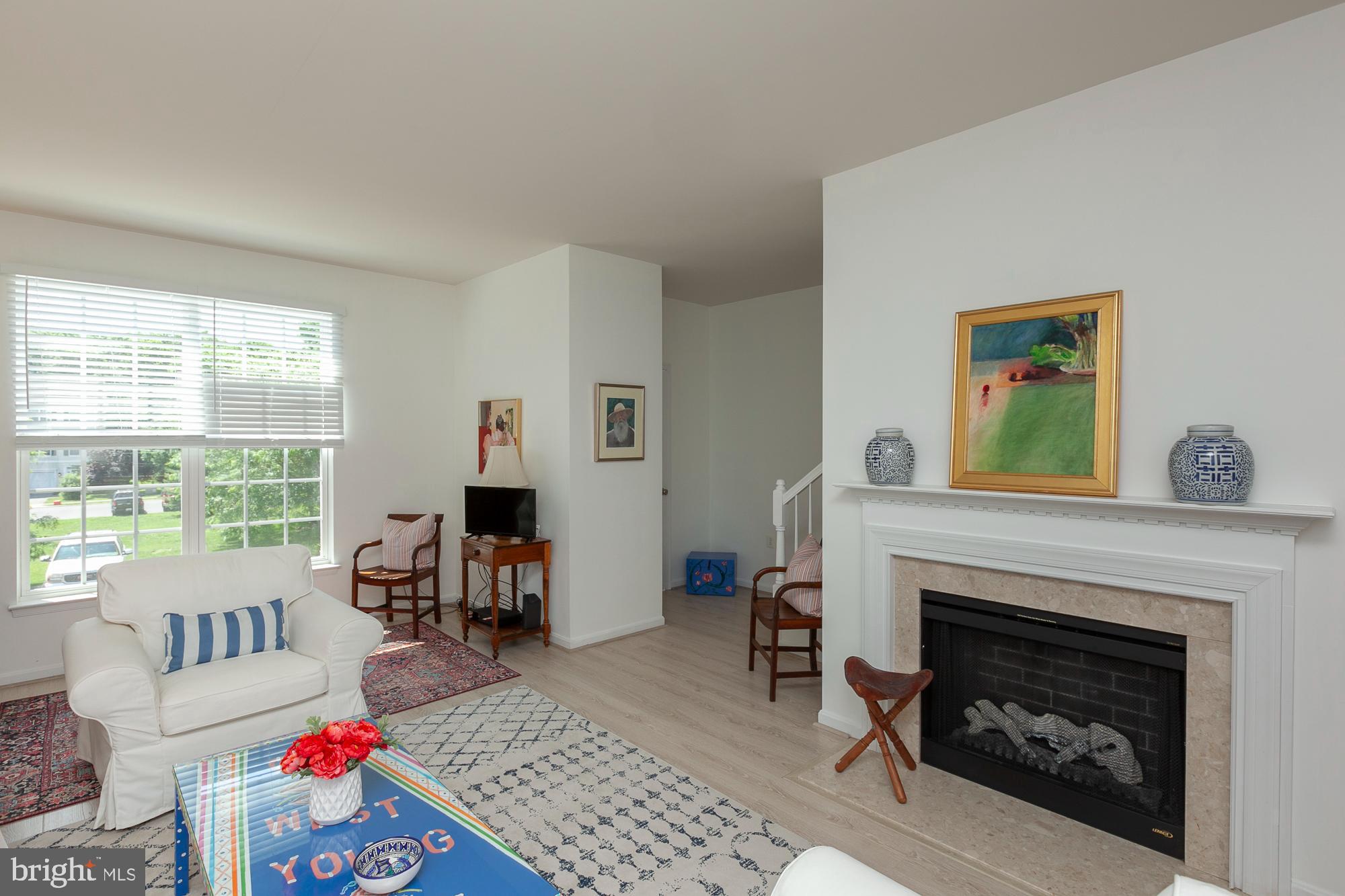 COLONIAL HILLS - Residential