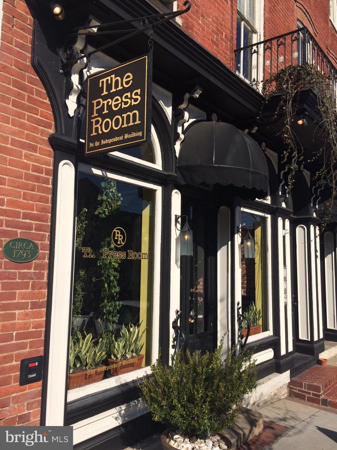 COLONIAL HILLS - Residential