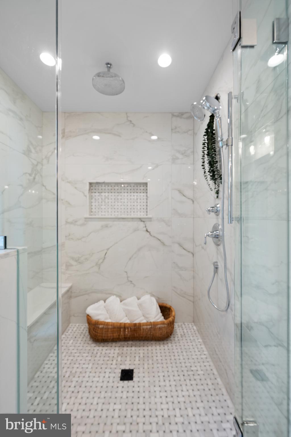 ASHWOOD MANOR - Residential