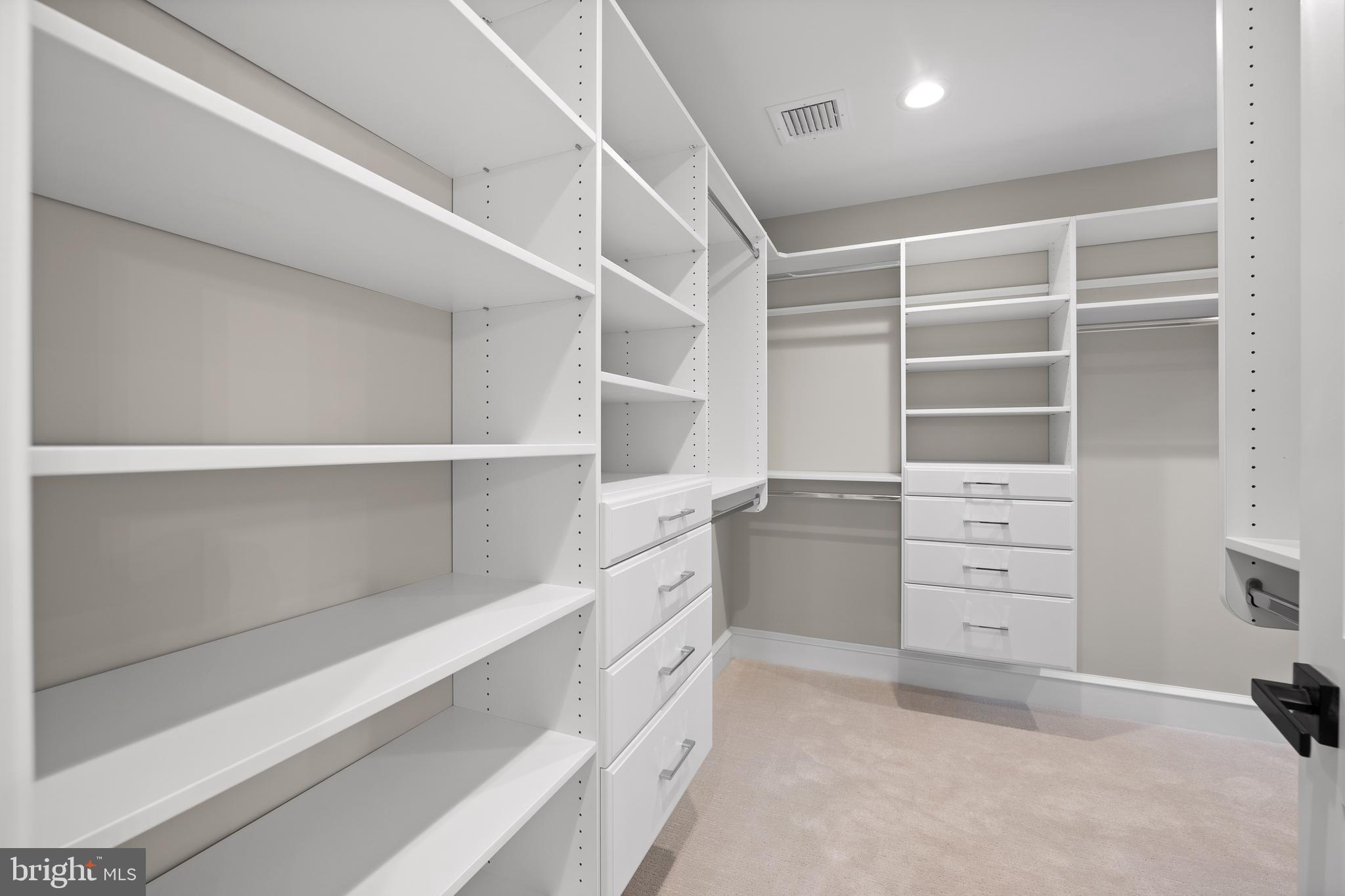 ASHWOOD MANOR - Residential