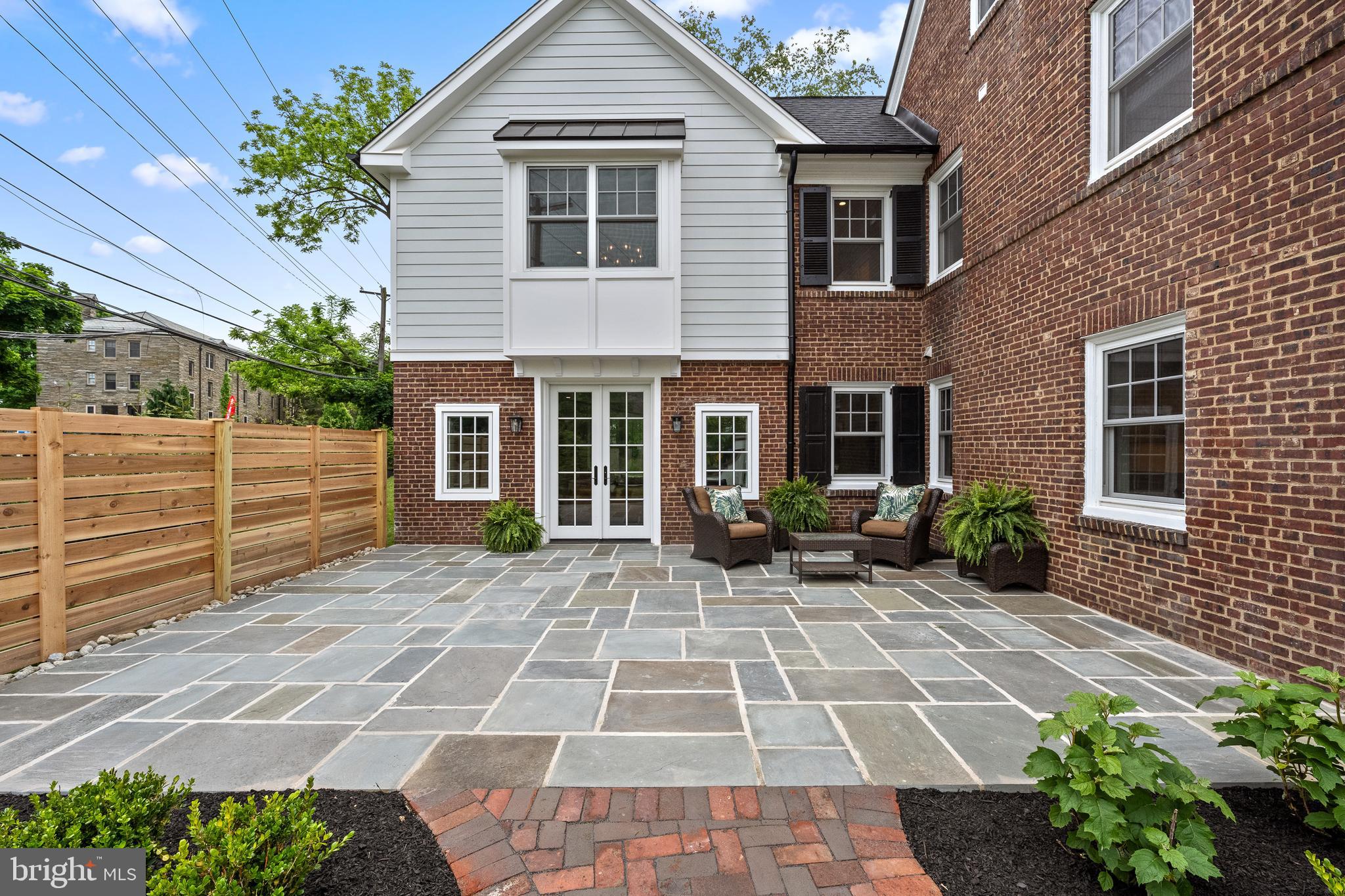 ASHWOOD MANOR - Residential