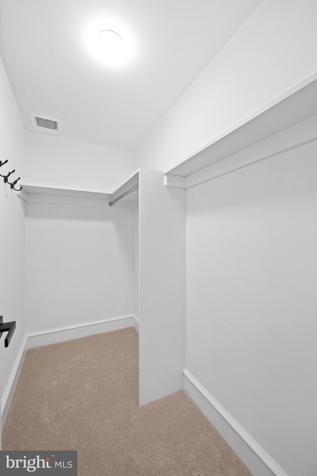 ASHWOOD MANOR - Residential