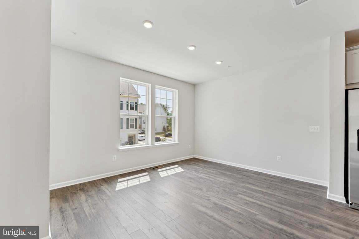 DAMASCUS VILLAGE - Residential