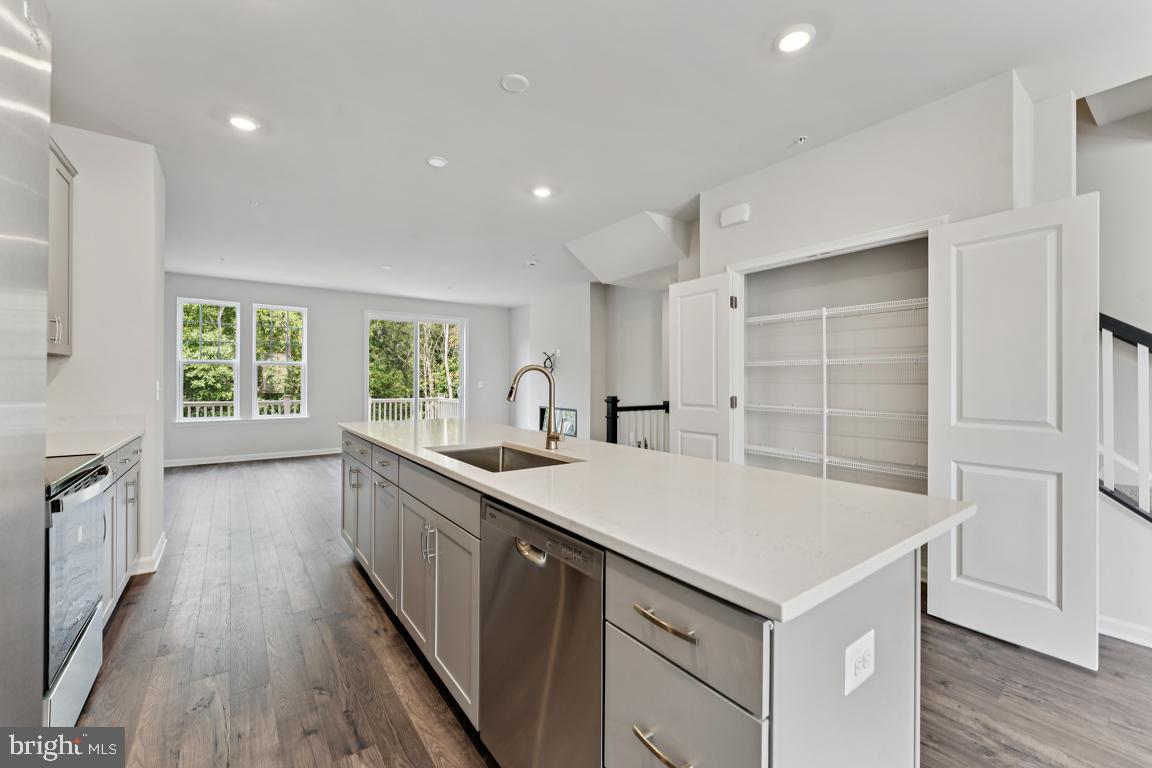 DAMASCUS VILLAGE - Residential