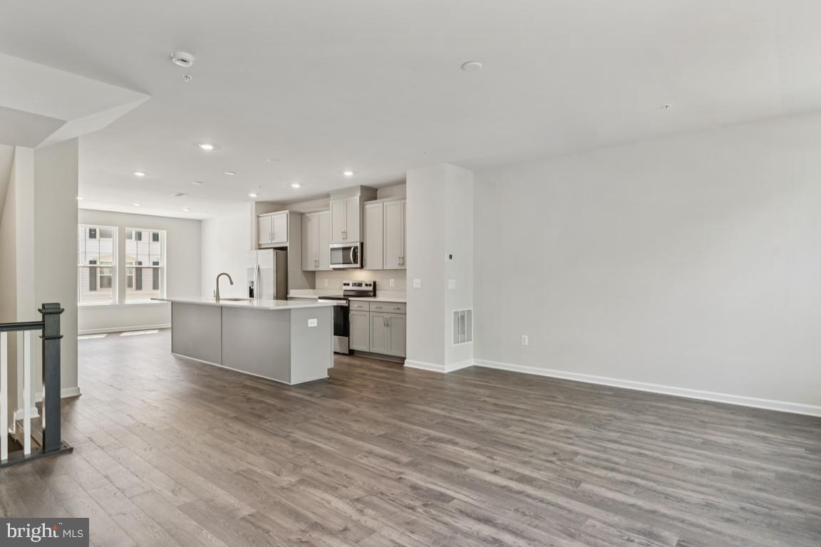 DAMASCUS VILLAGE - Residential