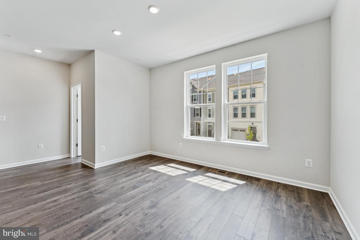 DAMASCUS VILLAGE - Residential