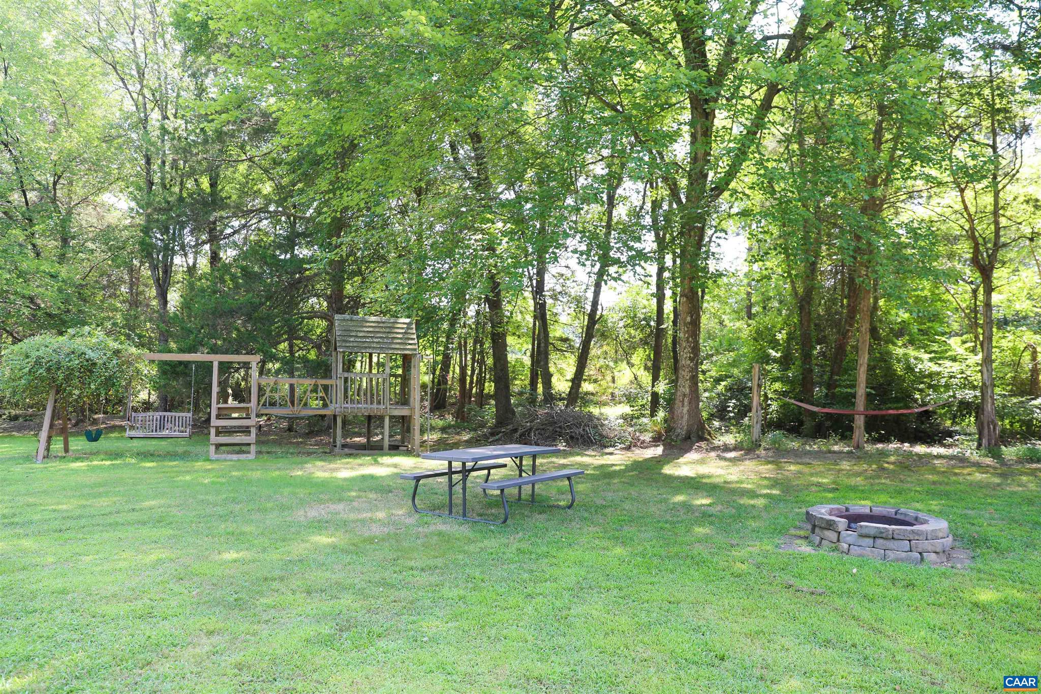 DEER LAKE ESTATES - Residential