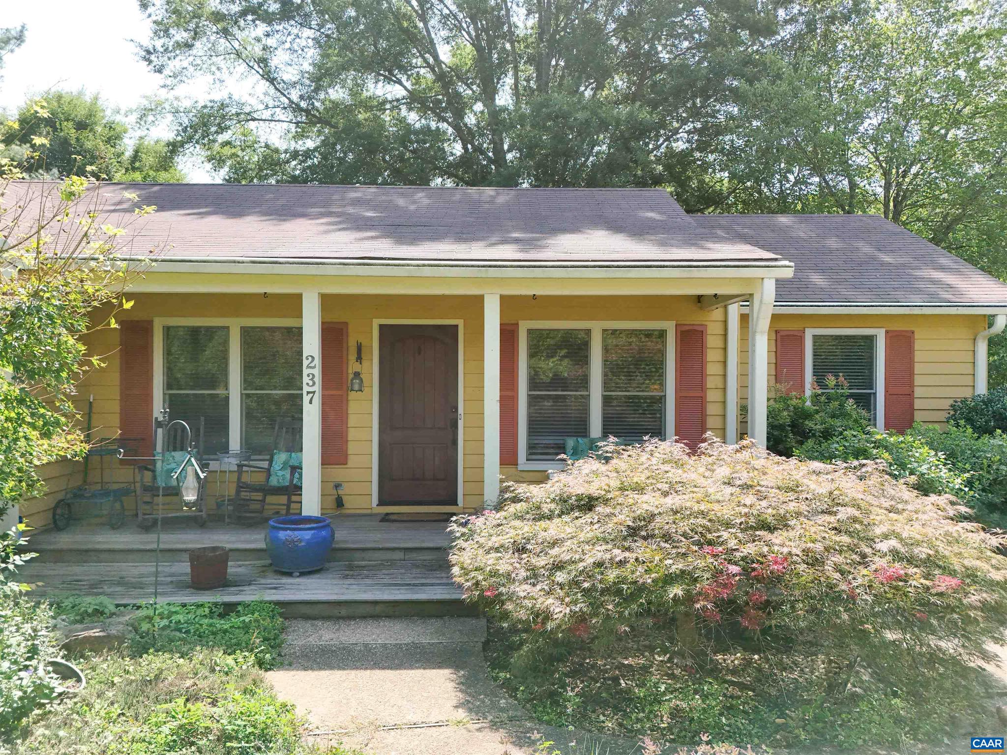 DEER LAKE ESTATES - Residential