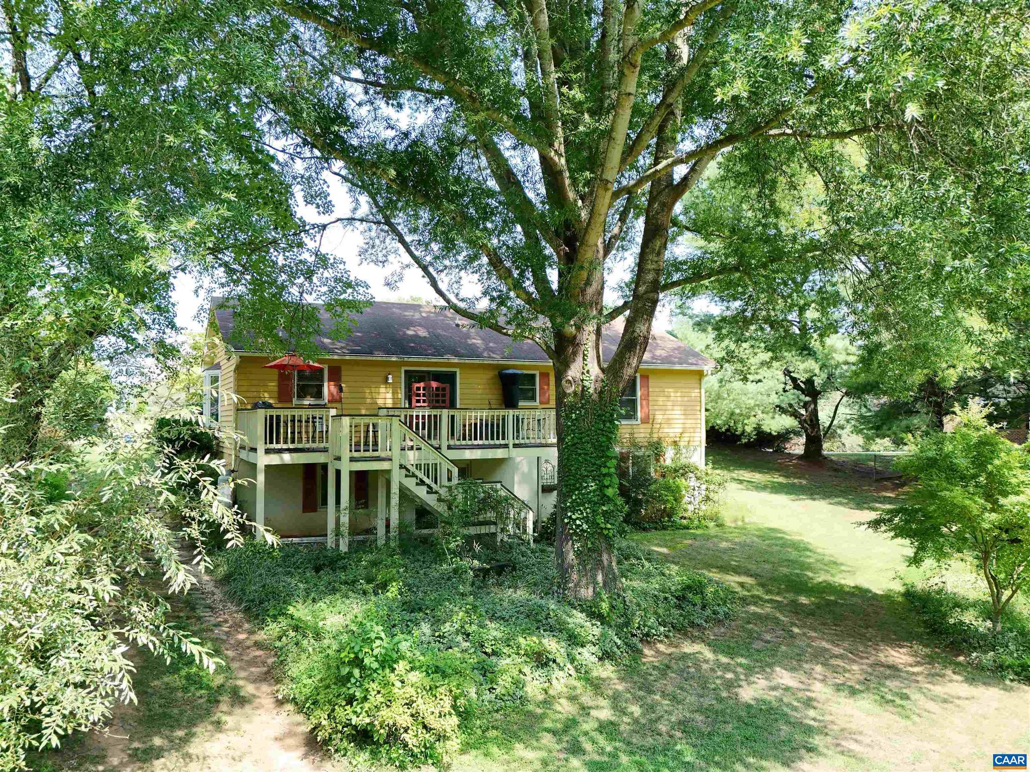 DEER LAKE ESTATES - Residential