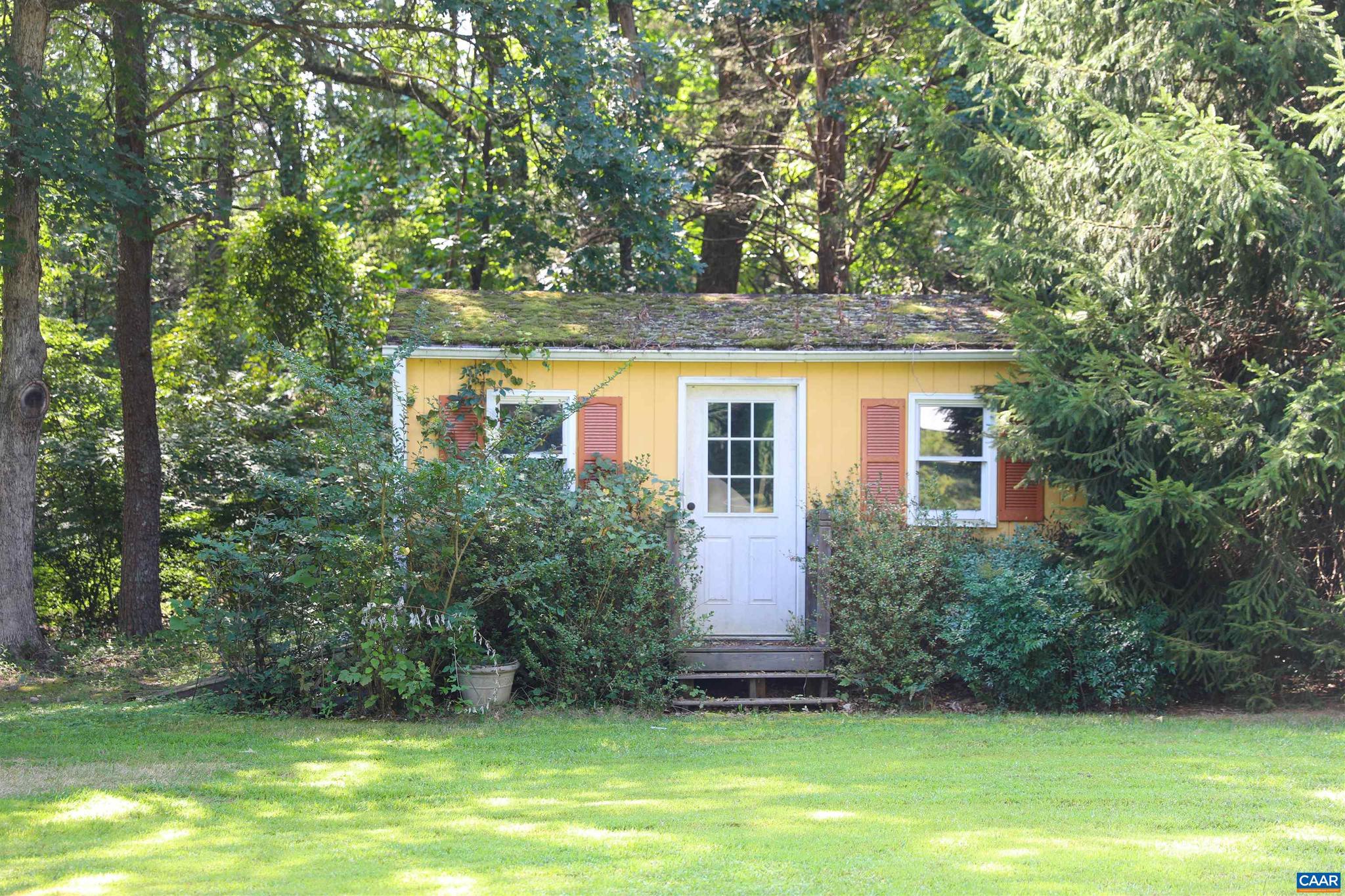 DEER LAKE ESTATES - Residential