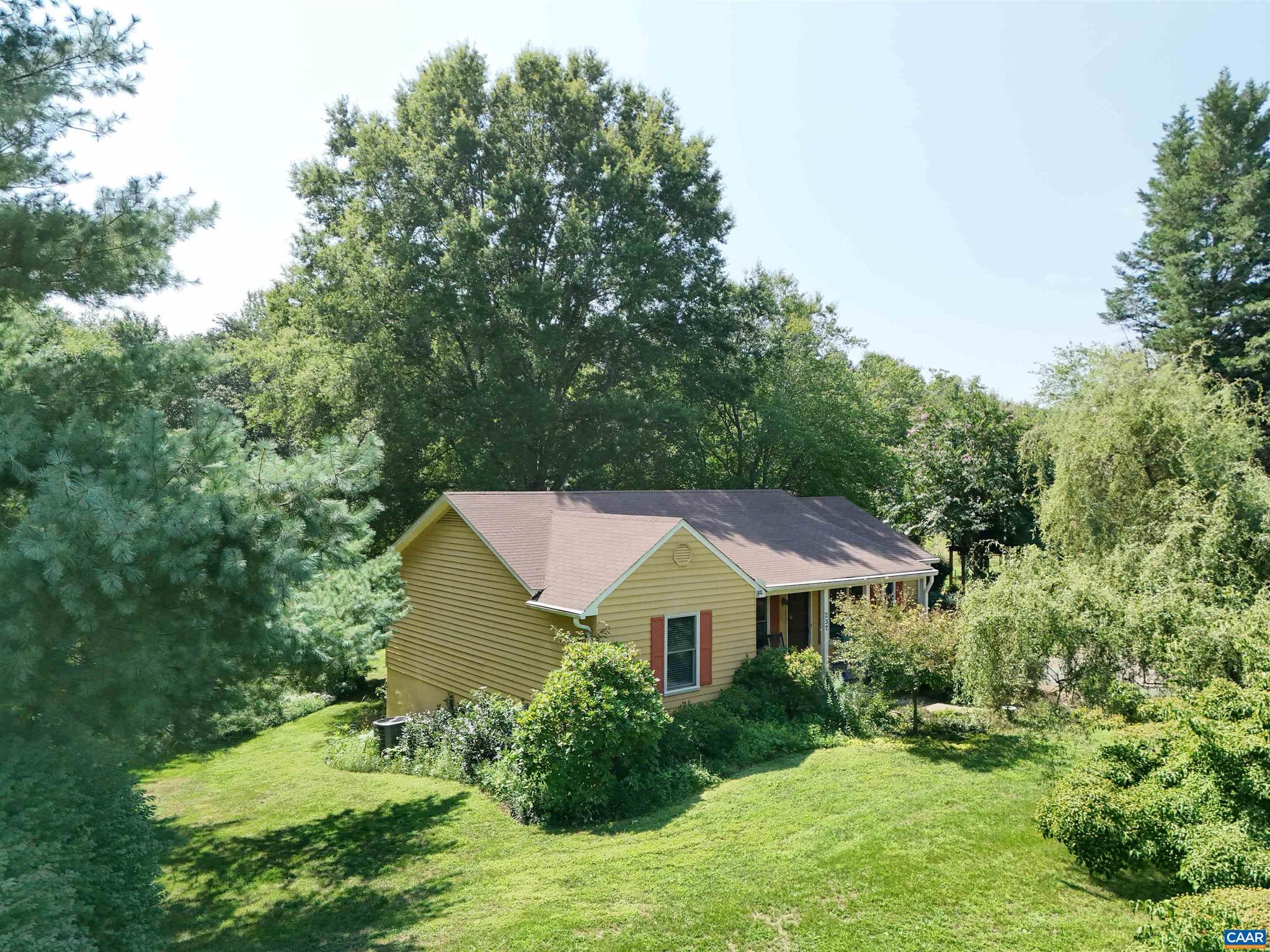 DEER LAKE ESTATES - Residential