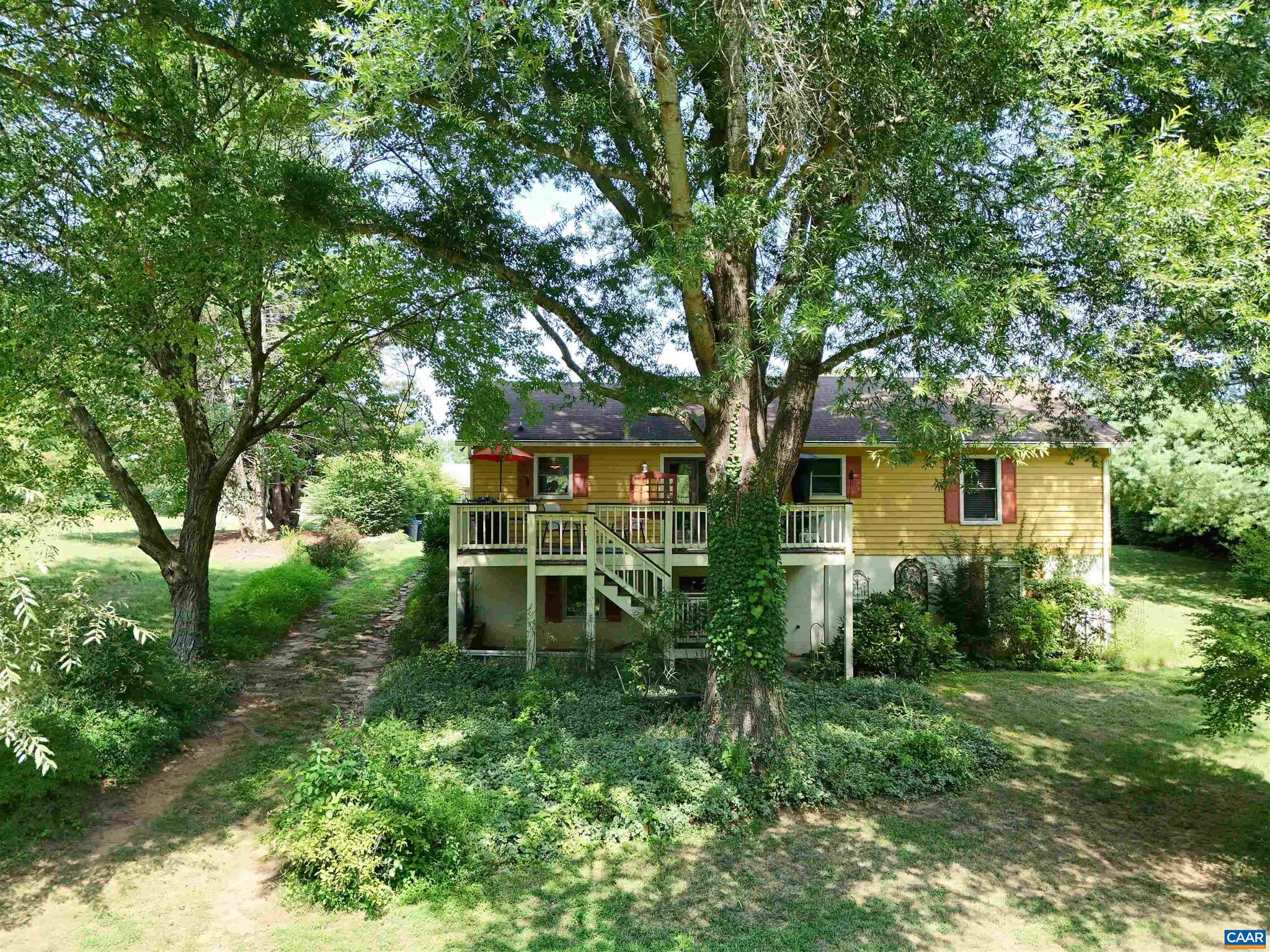 DEER LAKE ESTATES - Residential