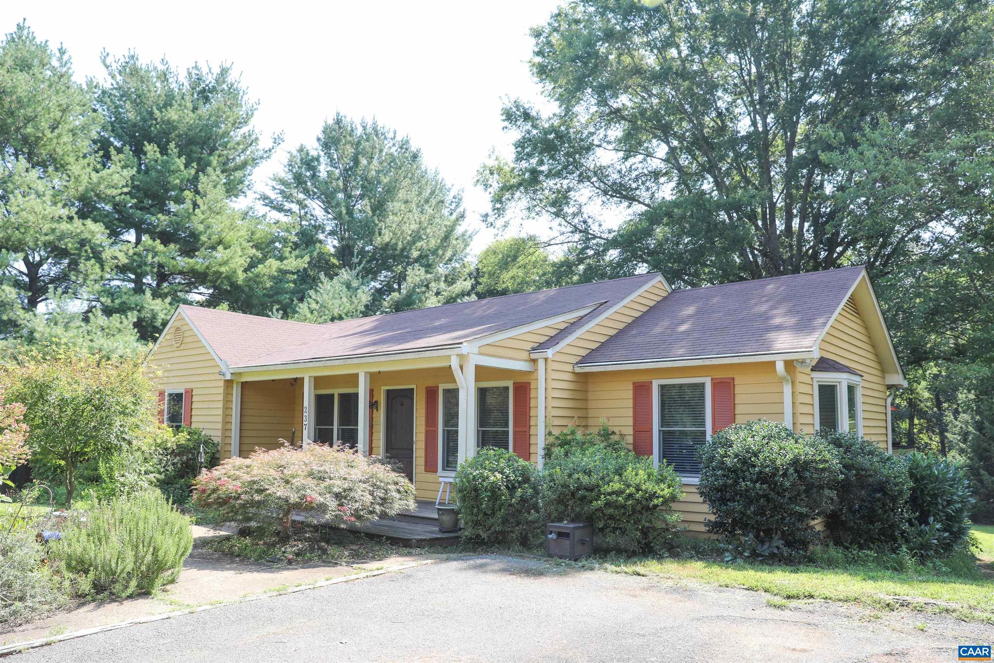 DEER LAKE ESTATES - Residential