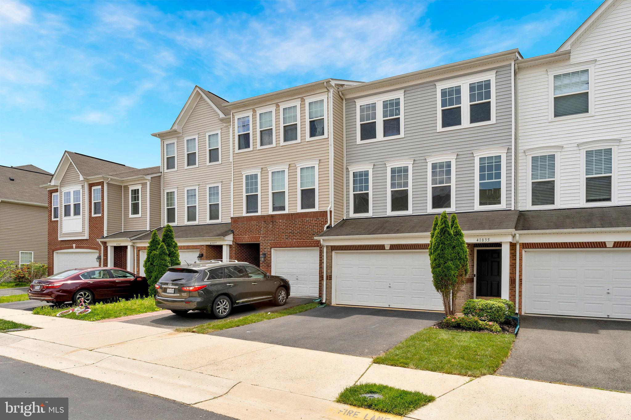 41835 DIABASE SQUARE