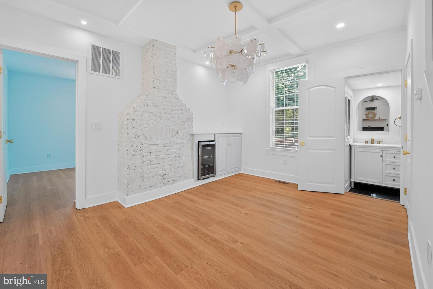 405 LYMAN AVENUE