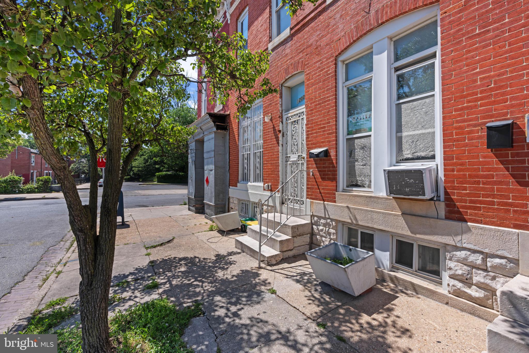 1202 E LAFAYETTE AVENUE