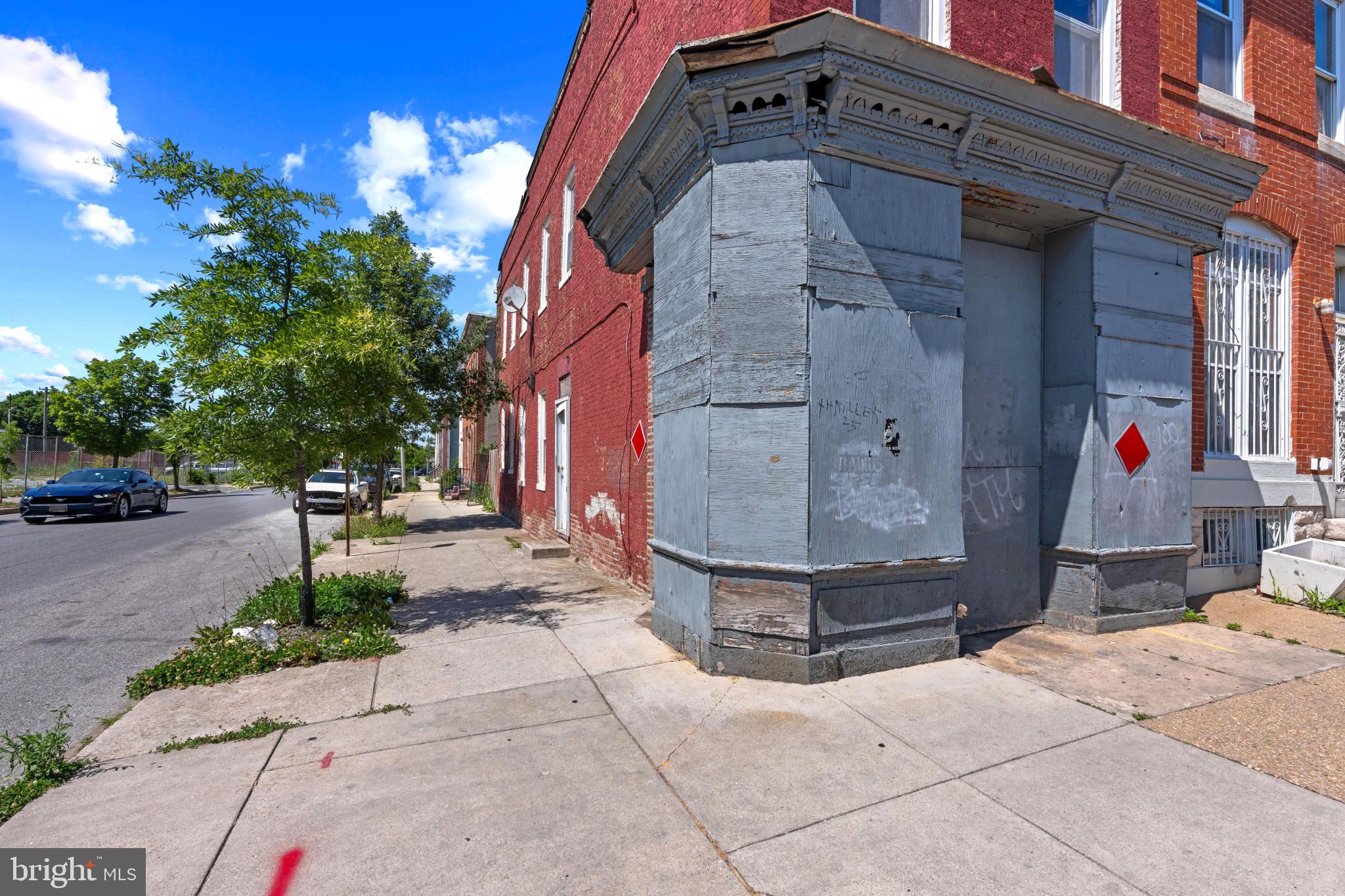 1202 E LAFAYETTE AVENUE