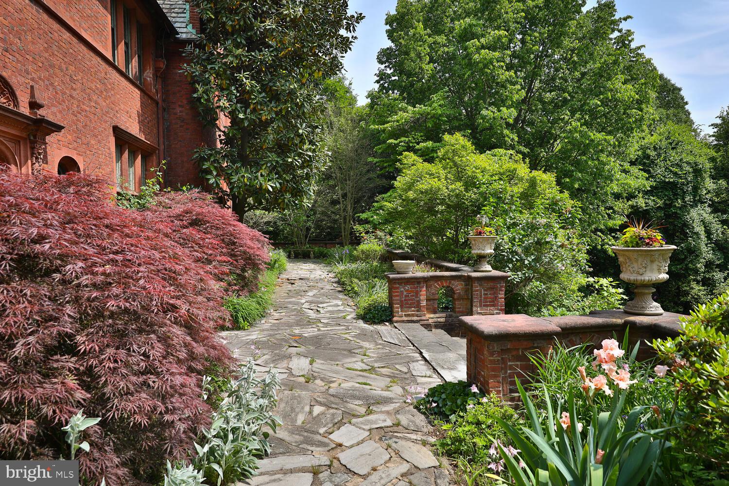 CHESTNUT HILL - Residential