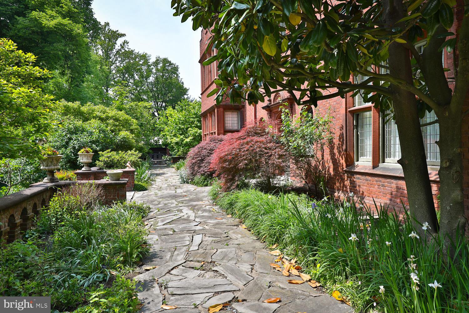 CHESTNUT HILL - Residential