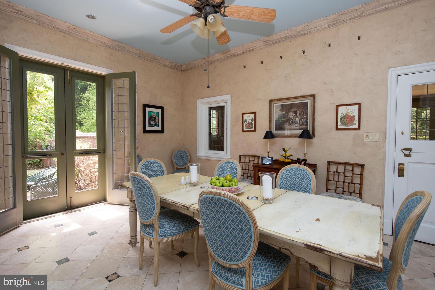 CHESTNUT HILL - Residential