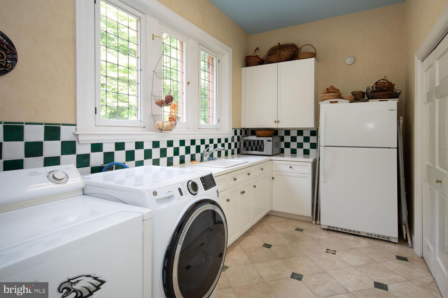 CHESTNUT HILL - Residential