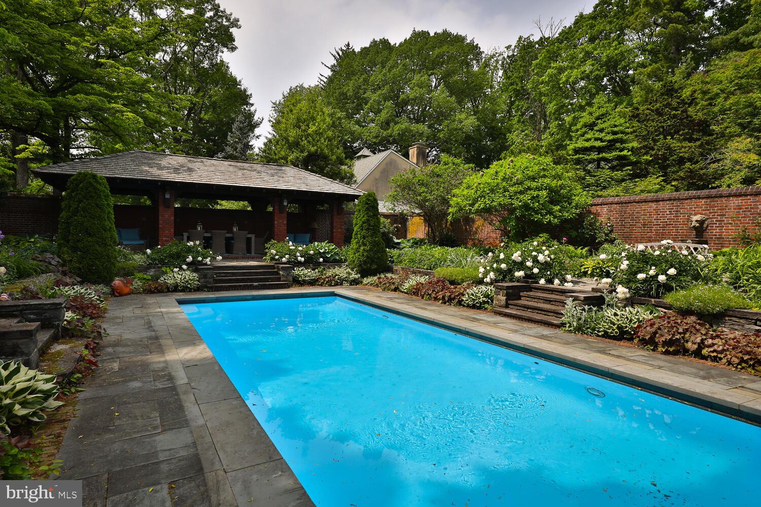 CHESTNUT HILL - Residential