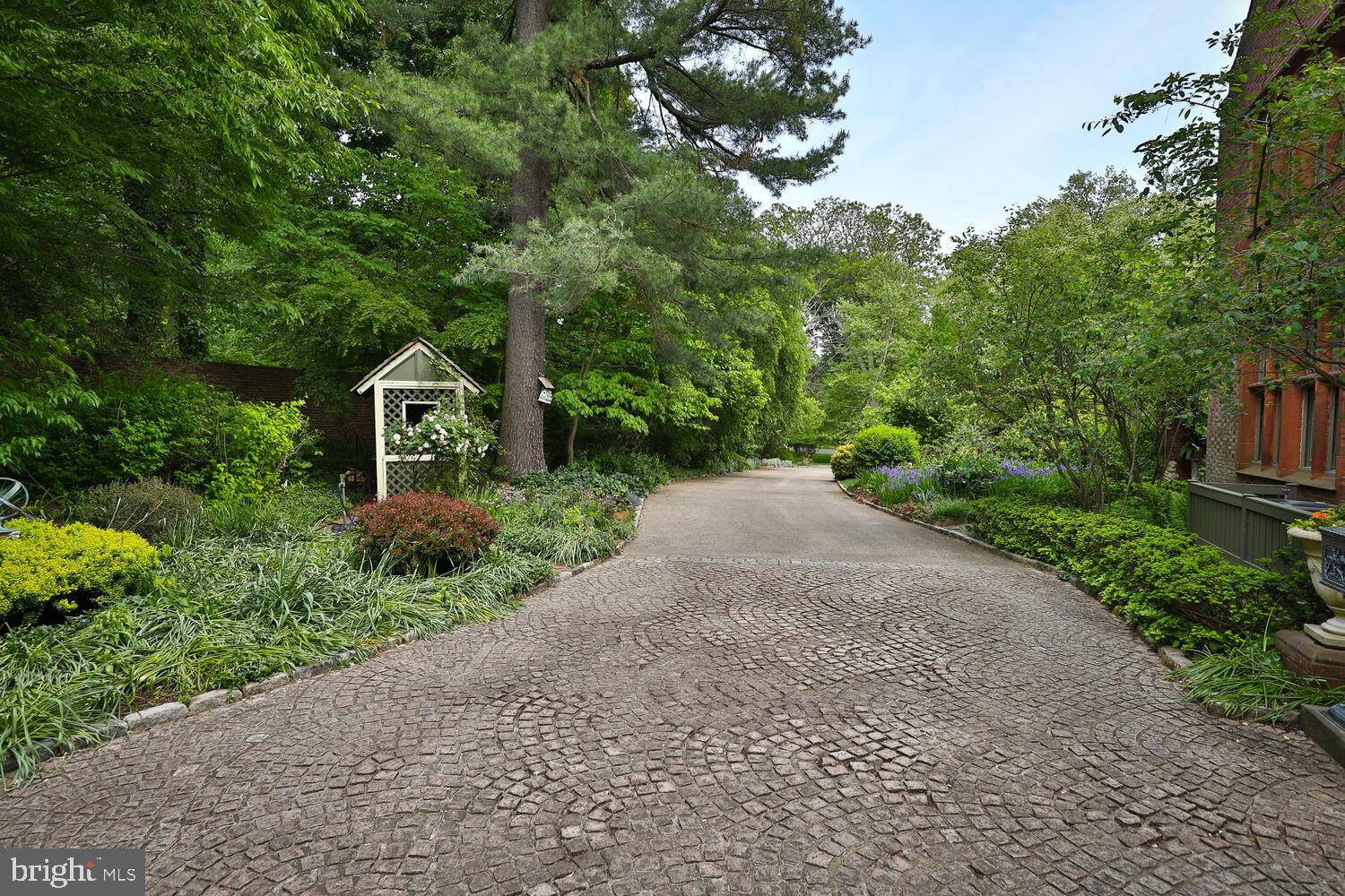 CHESTNUT HILL - Residential