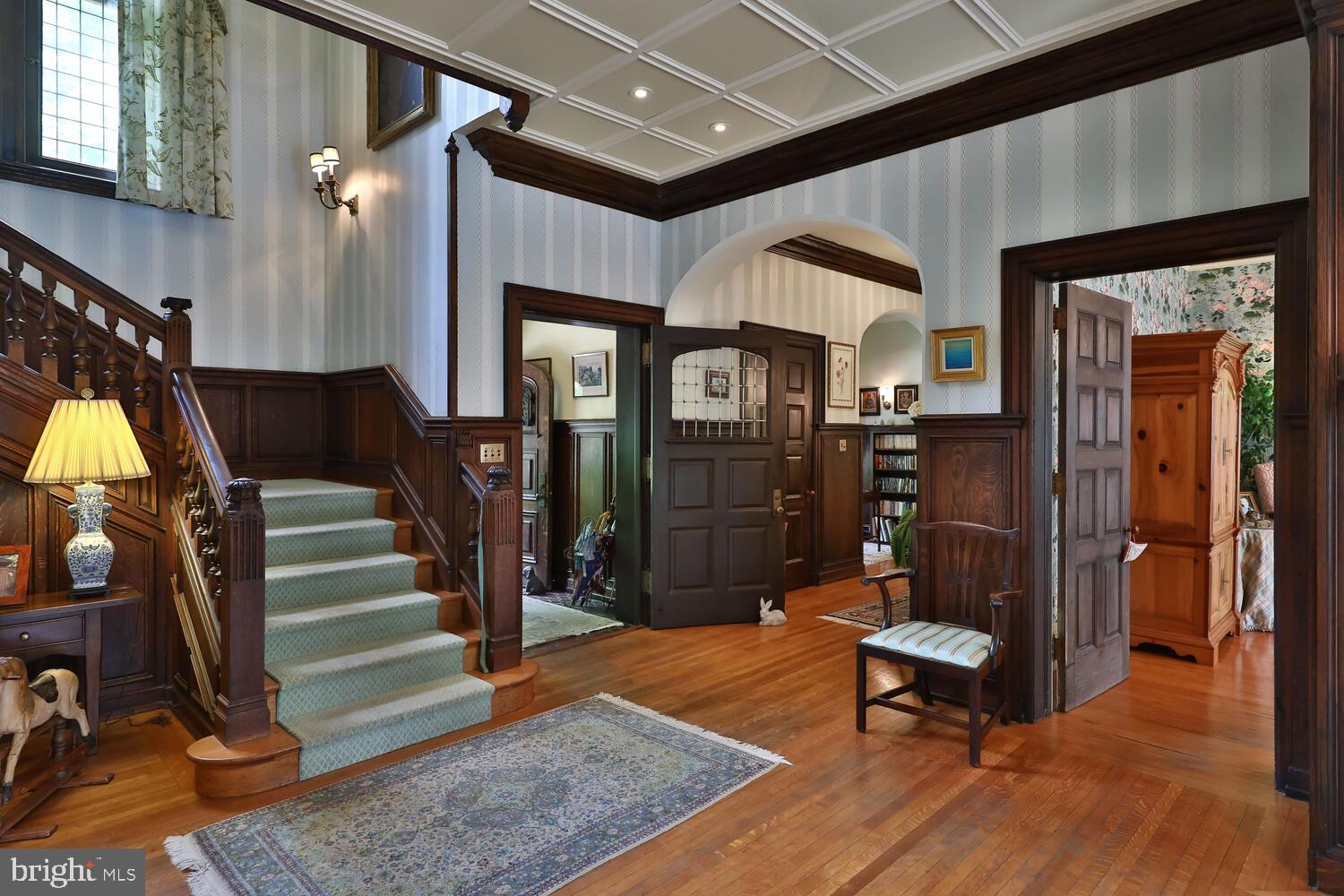 CHESTNUT HILL - Residential