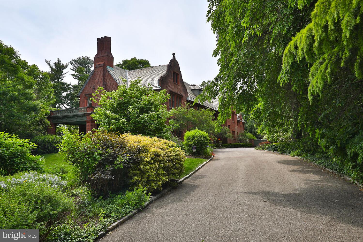 CHESTNUT HILL - Residential
