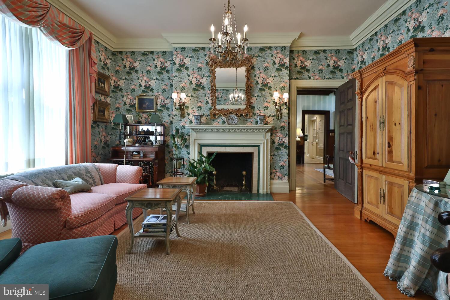 CHESTNUT HILL - Residential
