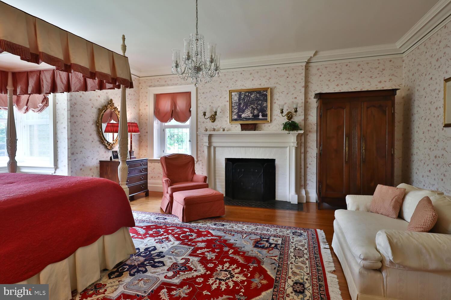 CHESTNUT HILL - Residential