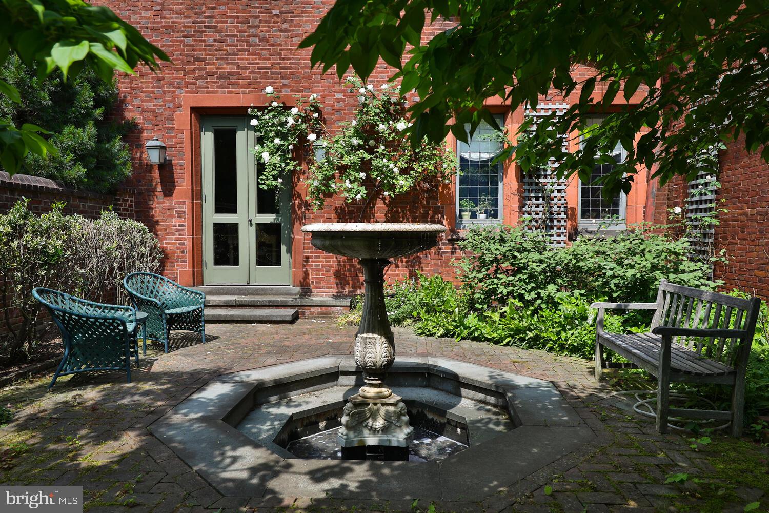 CHESTNUT HILL - Residential