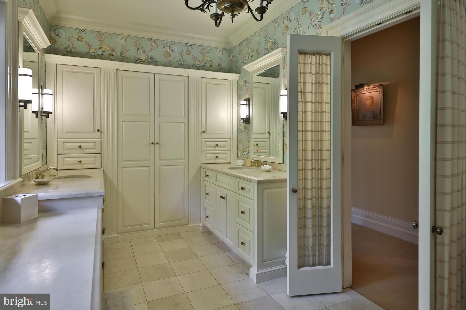 CHESTNUT HILL - Residential
