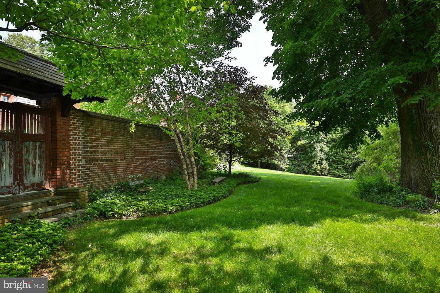 CHESTNUT HILL - Residential
