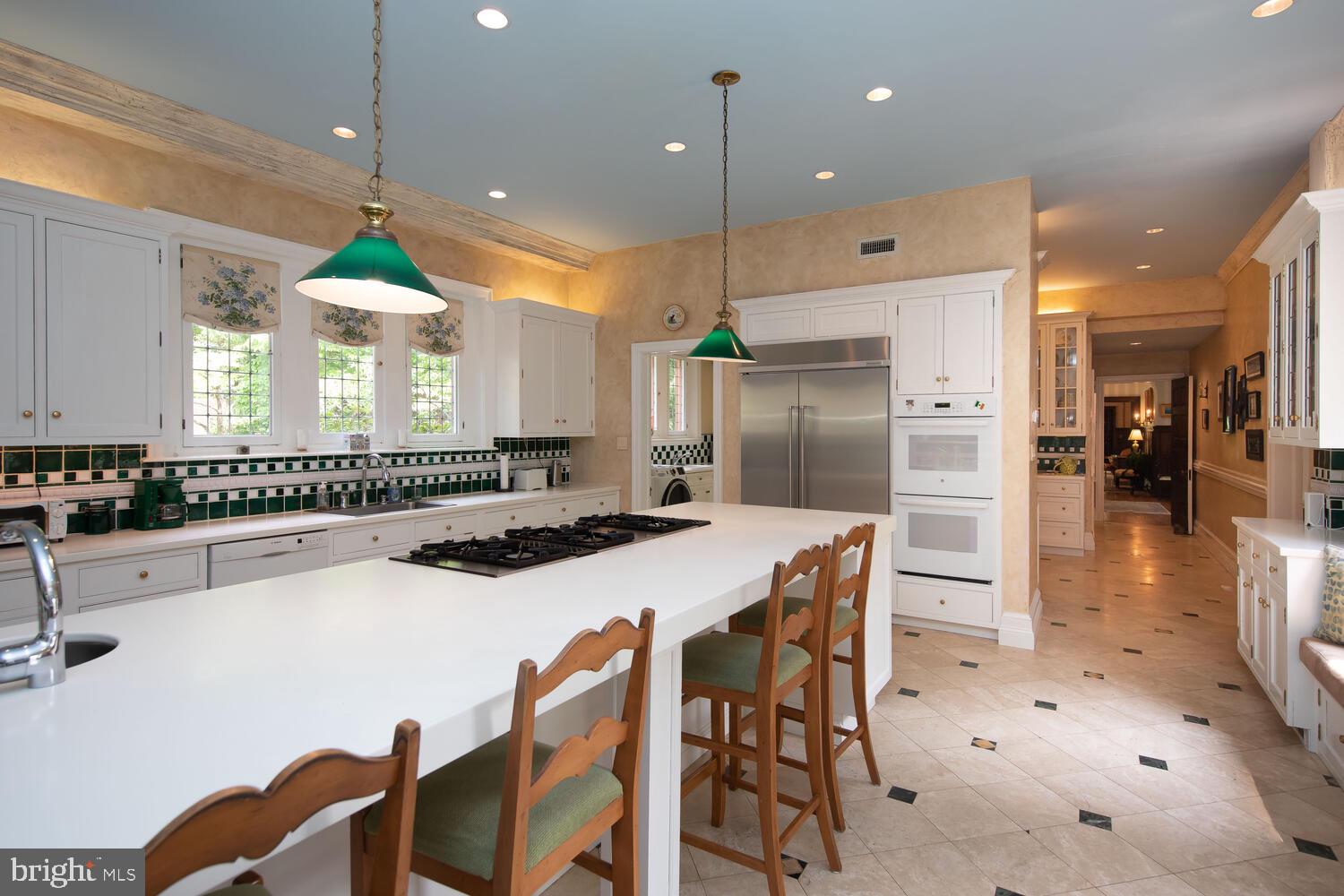 CHESTNUT HILL - Residential