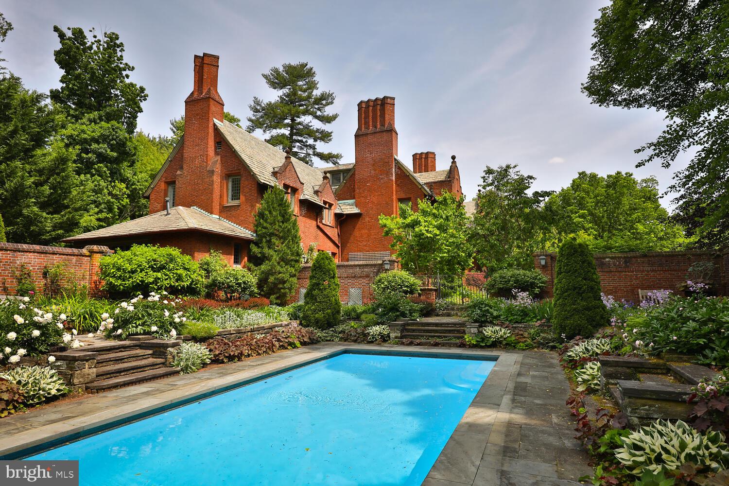 CHESTNUT HILL - Residential