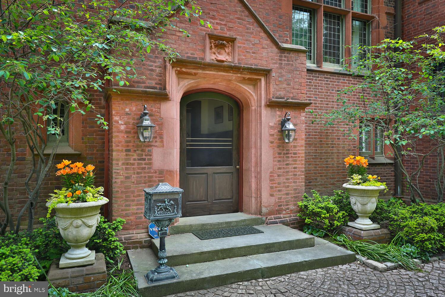 CHESTNUT HILL - Residential