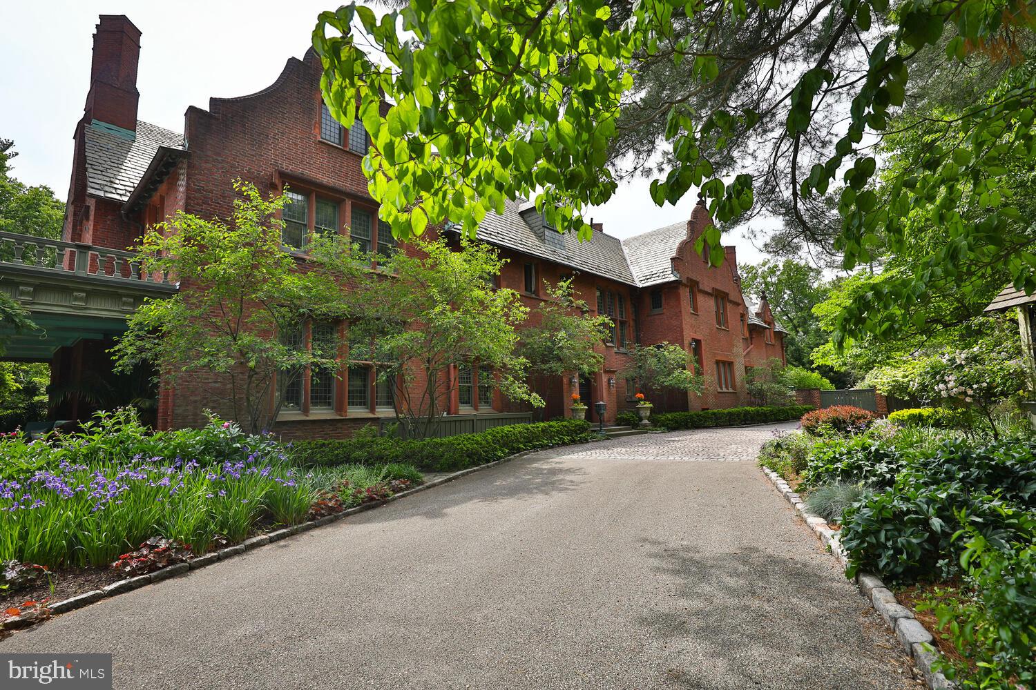 CHESTNUT HILL - Residential