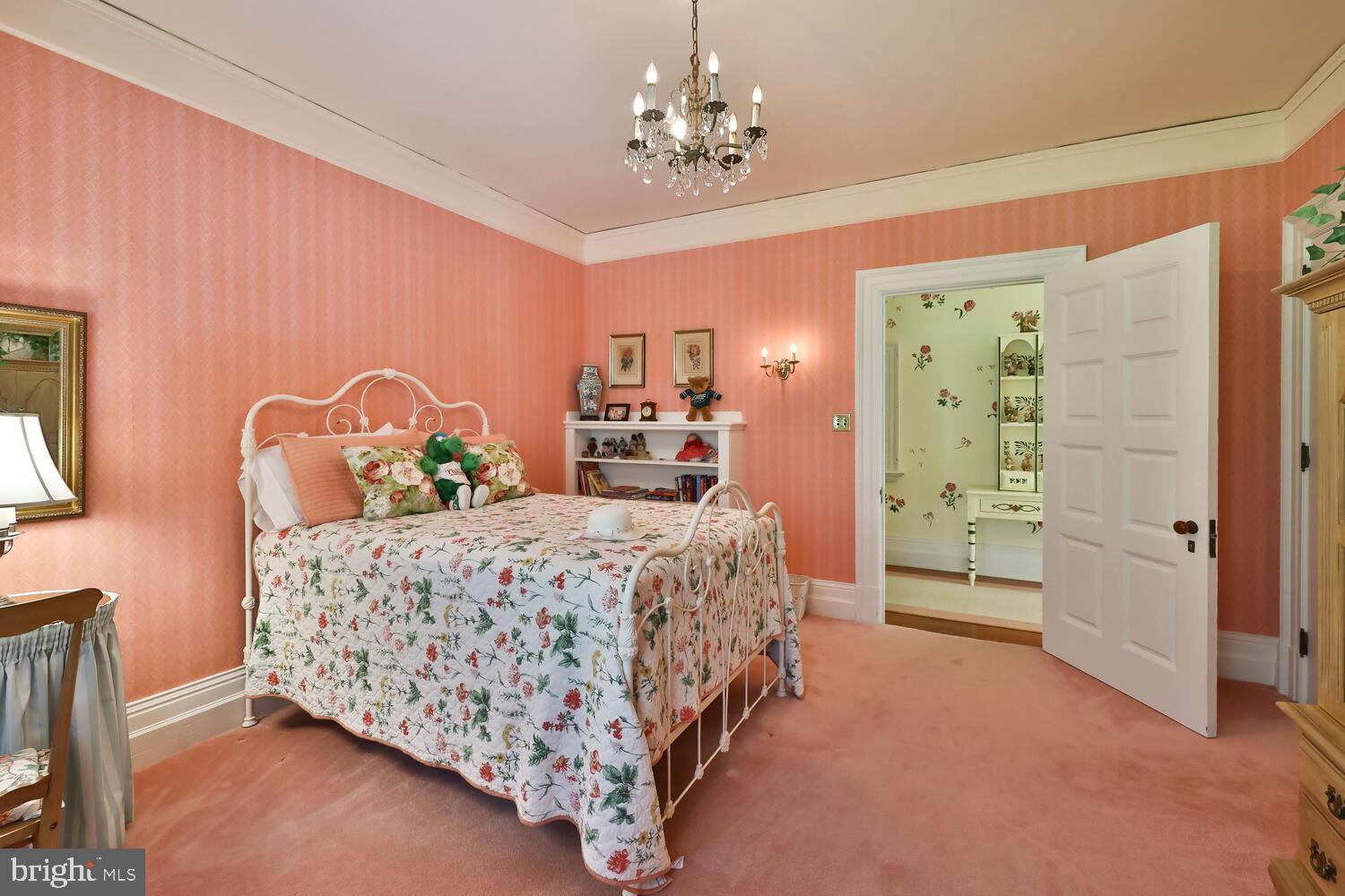 CHESTNUT HILL - Residential