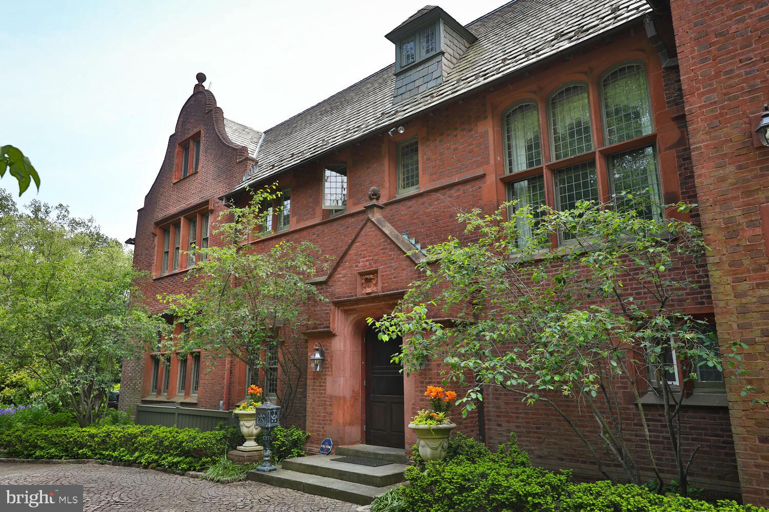 CHESTNUT HILL - Residential