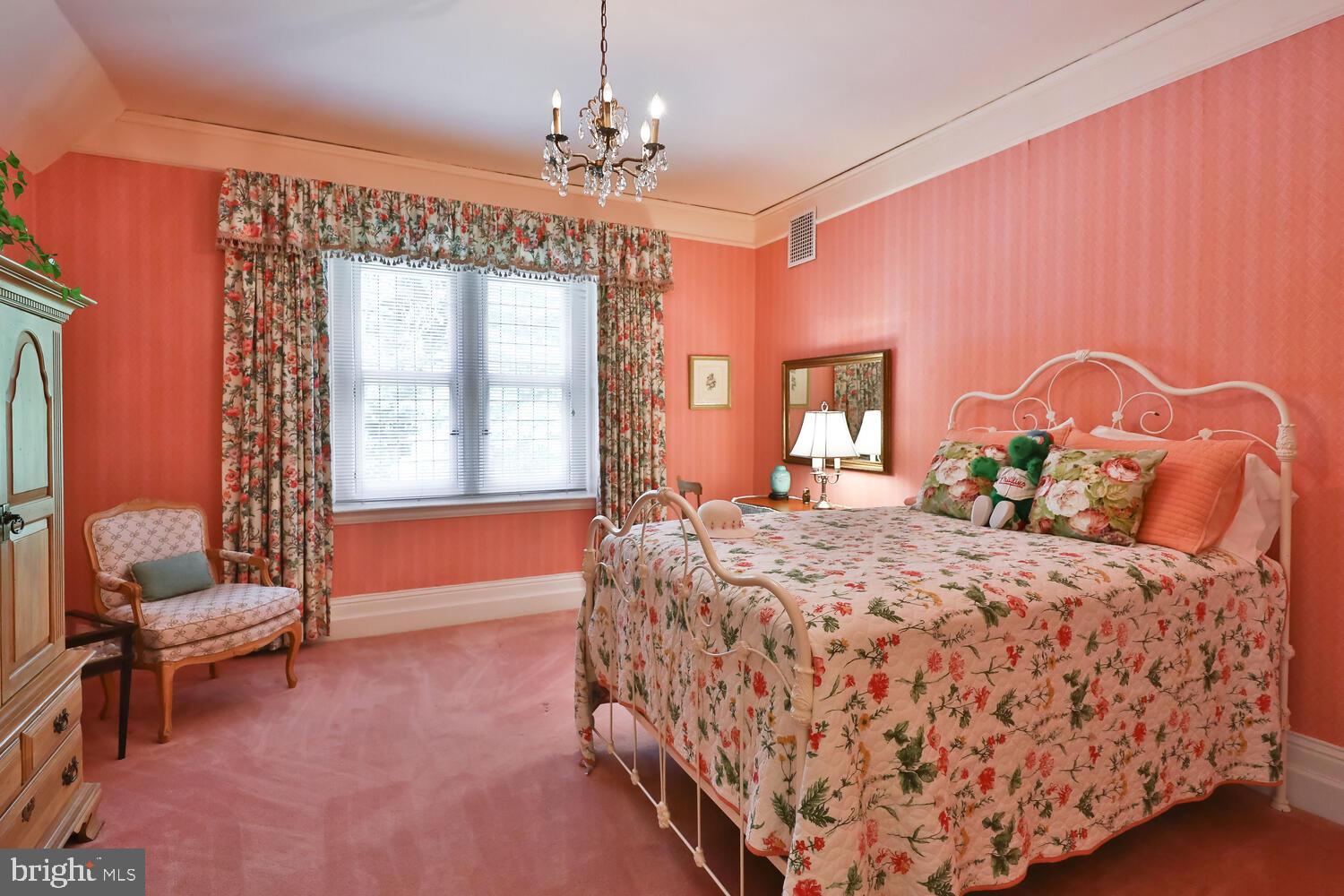 CHESTNUT HILL - Residential