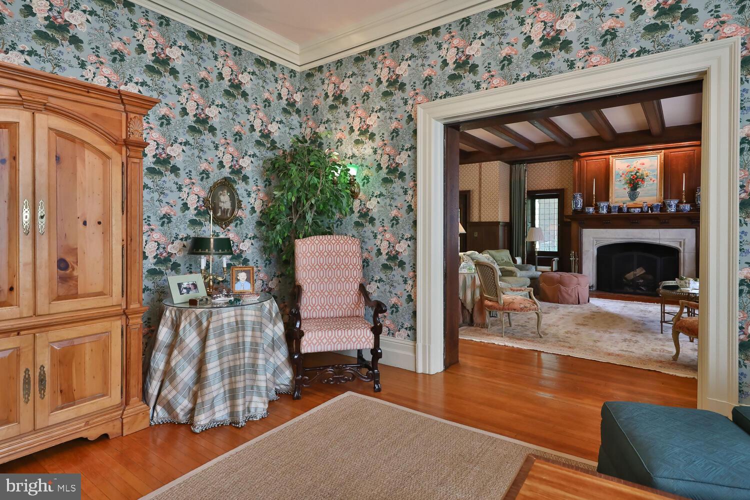 CHESTNUT HILL - Residential