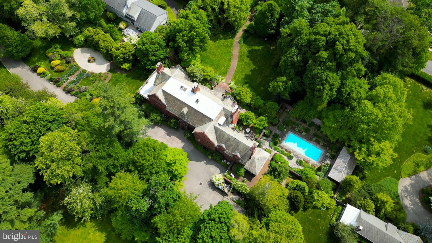 CHESTNUT HILL - Residential