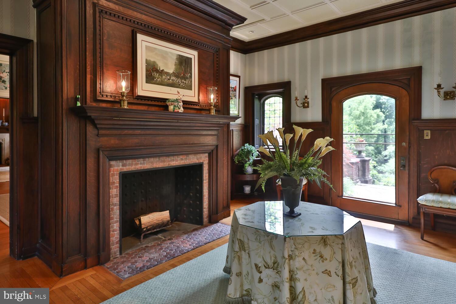 CHESTNUT HILL - Residential