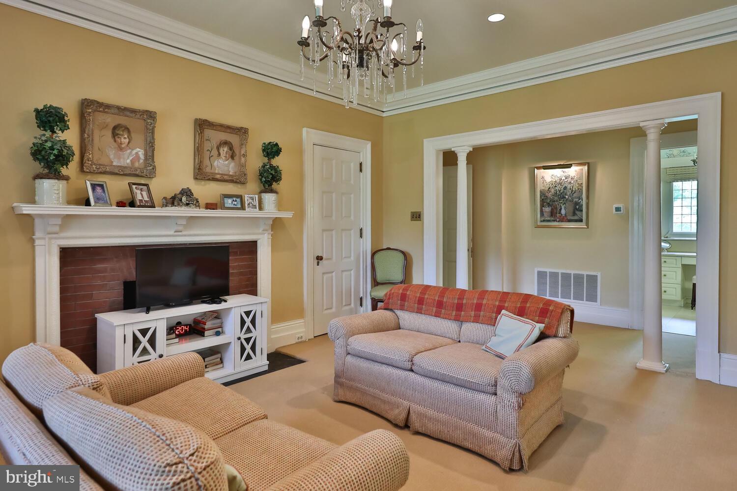 CHESTNUT HILL - Residential