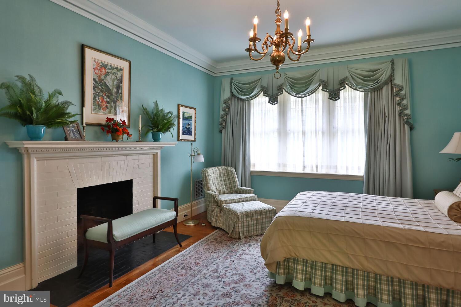 CHESTNUT HILL - Residential