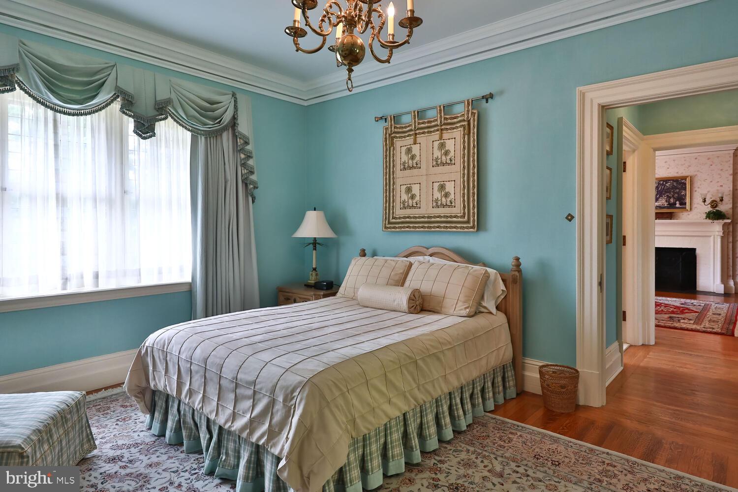 CHESTNUT HILL - Residential