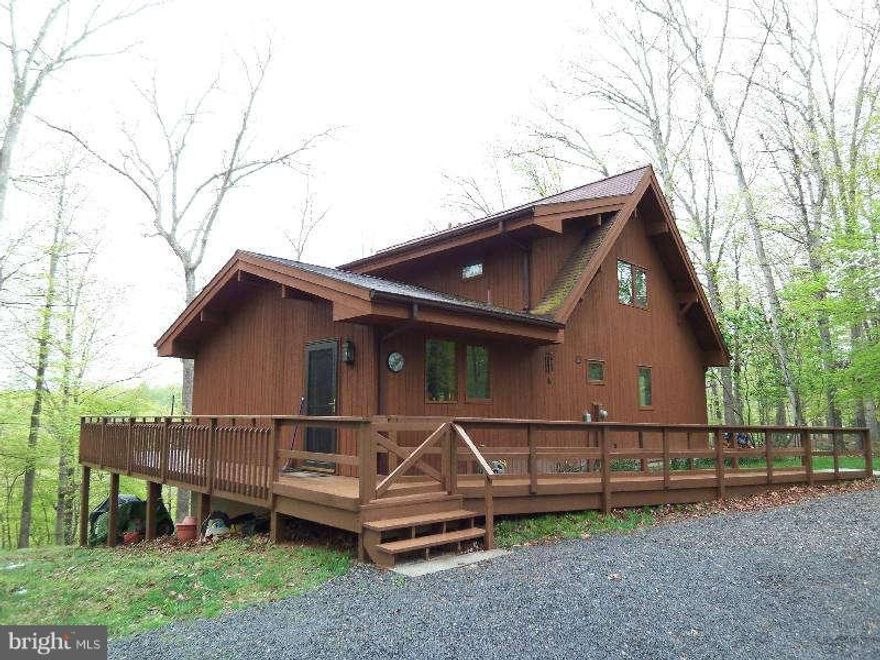 1528 SF Lindal Post & Beam Cedar on 7.12 AC.  Main level features sep. DR, Great room w/ wood floors & stone FP,w/ wall of windows to enjoy winter mt. views..  Main level BR & BA w/ laundry. MBR on upper level w/ walk in closet.  Part. fin.bsmt w/ FR (or possible 3rd BR) 1/2 BA & wood stove, Deck, gated w/ community park.  Furnishings convey. $3000 toward kitchen upgrade. HOA fees are annual.